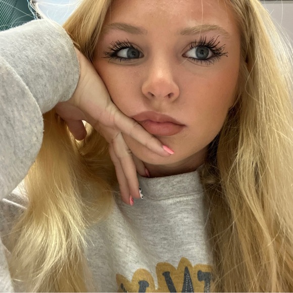 Meet your Posher, Rachel - Picture 1 of 1